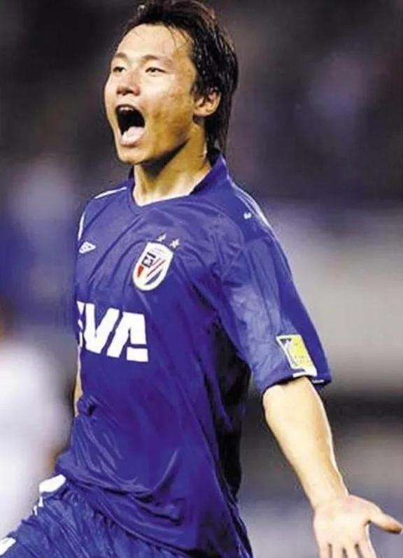 开云体育 电竞-包含冲刺阶段突围战来临，上海申花围绕亚冠再遭质疑，悬念犹存，训练强度明显提升的词条